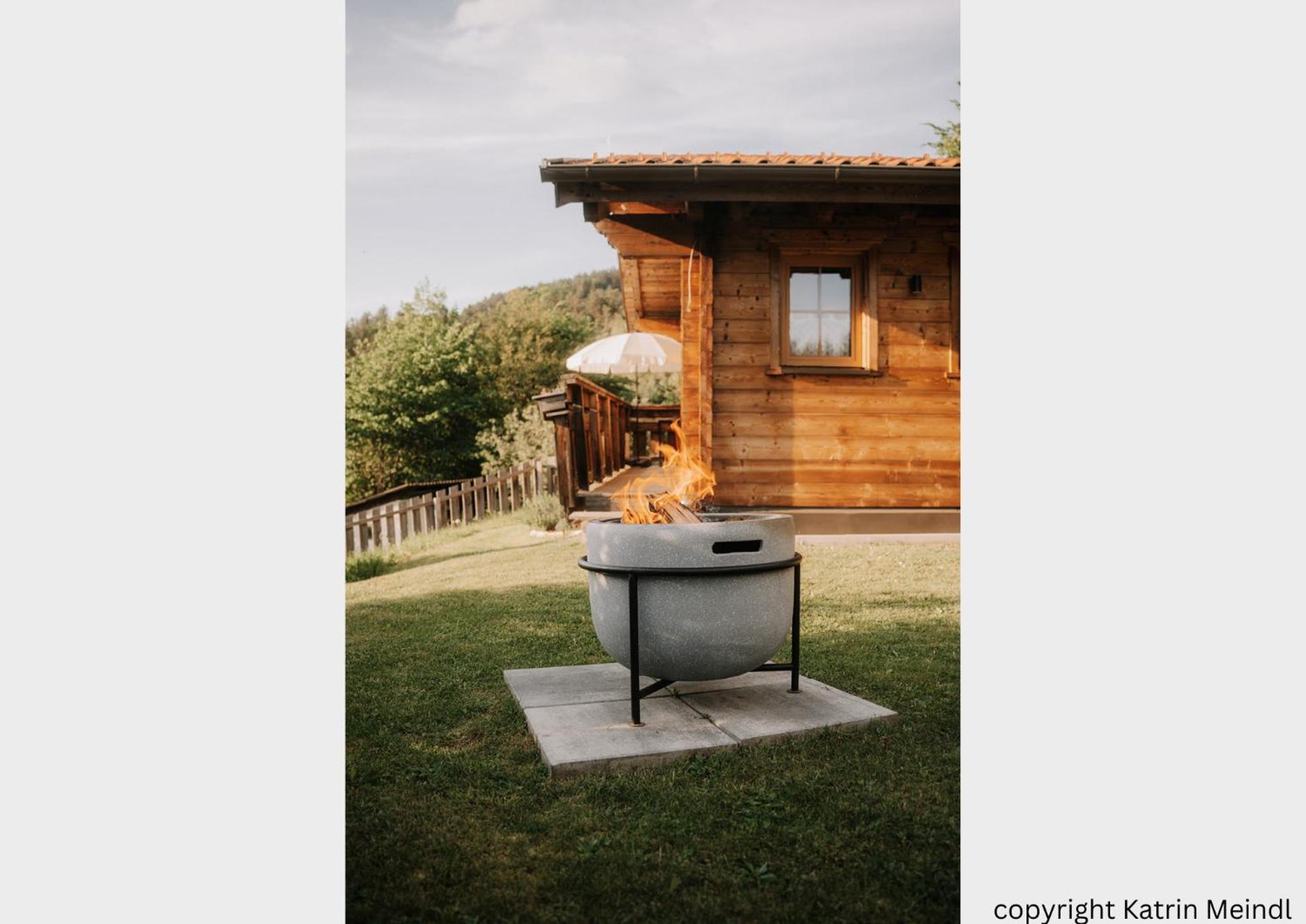 Das Paradieschen Edlitz - Stilvolles Blockhaus Mit Kamin Esterno foto